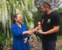 Raoni Hammer (NZ Arb Rep) presenting Helen with the award